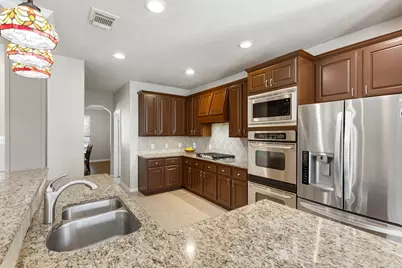 14 N Bardsbrook Circle, The Woodlands, TX 77382 - Photo 20