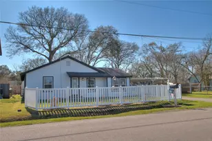 415 Perkins Ave, League City, TX 77573 - Photo 2