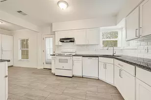 4390 Harvest Ln, Houston, TX 77004 - Photo 8