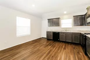 2432 Copper Cyn Dr, Conroe, TX 77301 - Photo 2