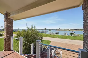 807 N Shore Dr, Kemah, TX 77565 - Photo 4