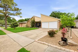 3451 Golders Green Dr, Houston, TX 77082 - Photo 4
