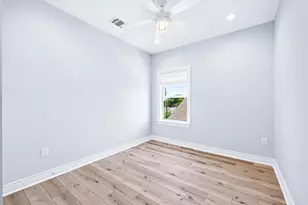 12835 E Conquistador Dr, Galveston, TX 77554 - Photo 26