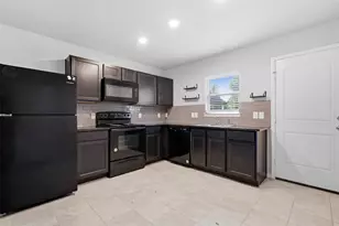 15081 Travis Ln, Willis, TX 77378 - Photo 4