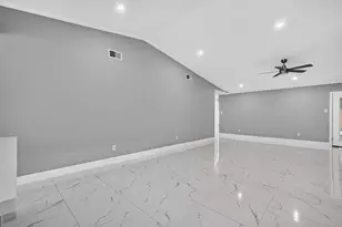 6323 Dawnridge Dr, Houston, TX 77035 - Photo 6