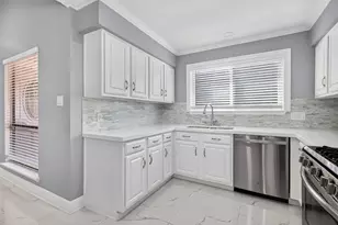 6323 Dawnridge Dr, Houston, TX 77035 - Photo 14