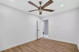 6323 Dawnridge Dr, Houston, TX 77035 - Photo 22