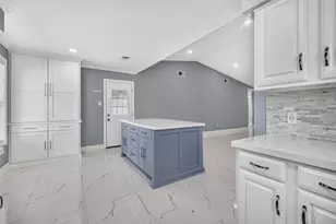 6323 Dawnridge Dr, Houston, TX 77035 - Photo 18