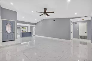6323 Dawnridge Dr, Houston, TX 77035 - Photo 8