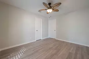 7810 Locke Ln, Houston, TX 77063 - Photo 16