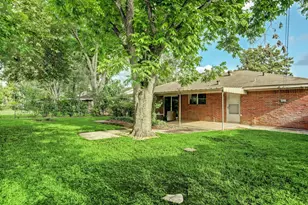 4546 Warm Springs Rd, Houston, TX 77035 - Photo 18