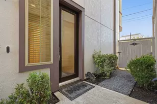 821 Algona Ave, Houston, TX 77008 - Photo 2