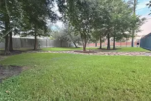 8812 Ashbloom Ln, Houston, TX 77080 - Photo 24