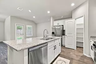 11738 Bari Reef Ln, Conroe, TX 77304 - Photo 6
