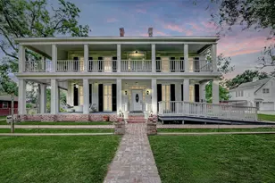 902 Richmond Pkwy, Richmond, TX 77469 - Photo 1