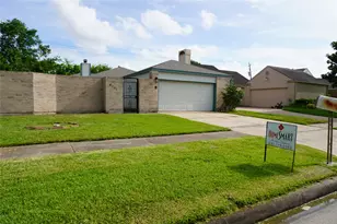 8207 Misty Ridge Ln, Houston, TX 77071 - Photo 2