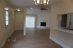 8207 Misty Ridge Ln, Houston, TX 77071 - Photo 4