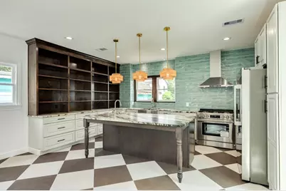 4702 Avenue Bernardo De Galvez, Galveston, TX 77551 - Photo 18