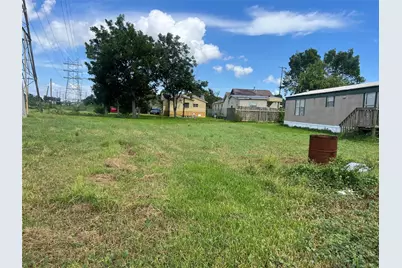 000 Pine Street, Baytown, TX 77520 - Photo 1
