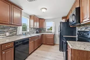 4416 Thompson St, Hitchcock, TX 77563 - Photo 16