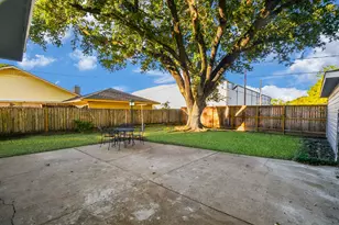 7310 Ridge Oak Dr, Houston, TX 77088 - Photo 6