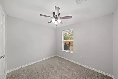 516 Coleman Street, Clute, TX 77531 - Photo 4