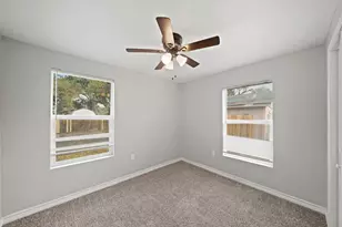 516 Coleman St, Clute, TX 77531 - Photo 6