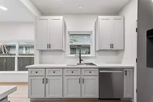 4413 Roseland St, Houston, TX 77006 - Photo 8