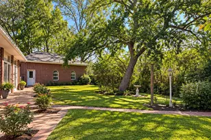 105 Mulberry Cir, Livingston, TX 77351 - Photo 2
