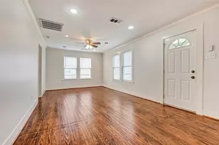 404 E 29th St, Houston, TX 77008 - Photo 2
