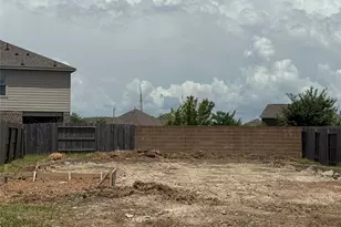 2221 Lake Mist Dr, Texas City, TX 77568 - Photo 2