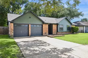 1605 Cypress Hollow St, Pearland, TX 77581 - Photo 2