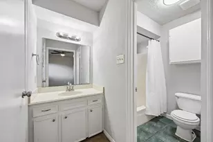 1605 Cypress Hollow St, Pearland, TX 77581 - Photo 20