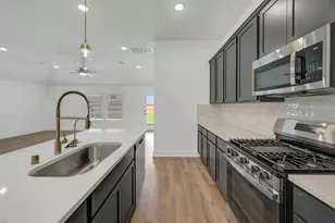 1815 Sleeping Hls Dr, Rosenberg, TX 77471 - Photo 4