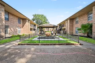 5704 Edgemoor Dr, Houston, TX 77081 - Photo 2