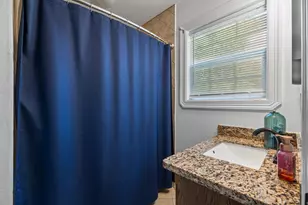 122 W Bernard St, Clute, TX 77531 - Photo 16