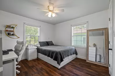 122 W Bernard Street, Clute, TX 77531 - Photo 18