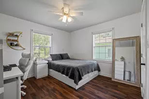 122 W Bernard St, Clute, TX 77531 - Photo 18