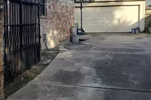 10350 Sageglow Dr, Houston, TX 77089 - Photo 8