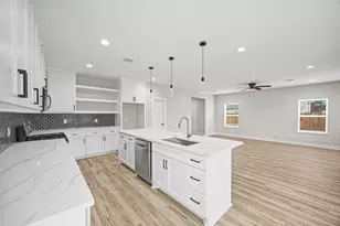 8203 Gladstone St, Houston, TX 77051 - Photo 10
