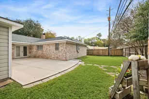 2310 Walnut Bend Ln, Houston, TX 77042 - Photo 26