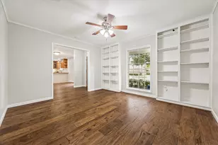 2310 Walnut Bend Ln, Houston, TX 77042 - Photo 4