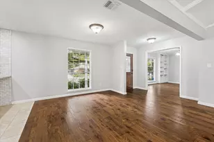 2310 Walnut Bend Ln, Houston, TX 77042 - Photo 10