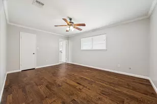 2310 Walnut Bend Ln, Houston, TX 77042 - Photo 20