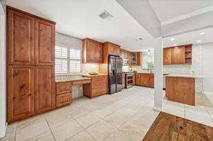 2310 Walnut Bend Ln, Houston, TX 77042 - Photo 16