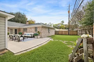 2310 Walnut Bend Ln, Houston, TX 77042 - Photo 28