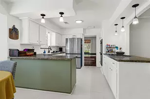 27113 S Harlan Ln, Conroe, TX 77385 - Photo 4