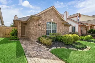 513 Brad Ct, Webster, TX 77598 - Photo 2