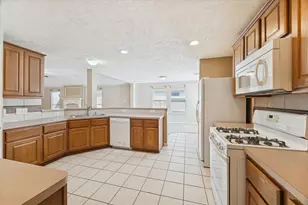 513 Brad Ct, Webster, TX 77598 - Photo 12