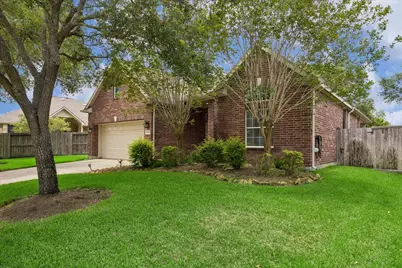 1619 S Lago Vista Drive, Pearland, TX 77581 - Photo 2